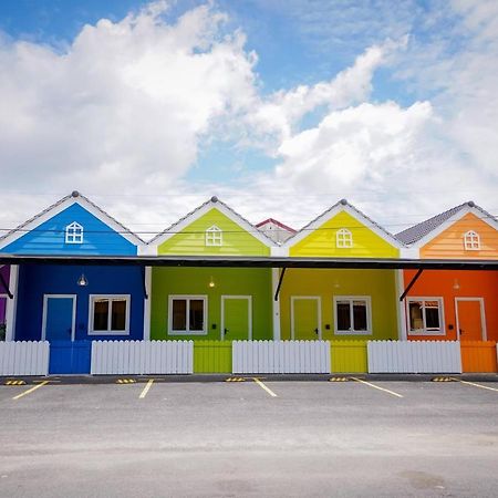 Auranad Tinyhouse Bandar Tanah Merah Wifi Netflix Buitenkant foto