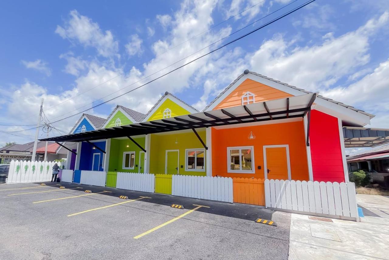 Auranad Tinyhouse Bandar Tanah Merah Wifi Netflix Buitenkant foto