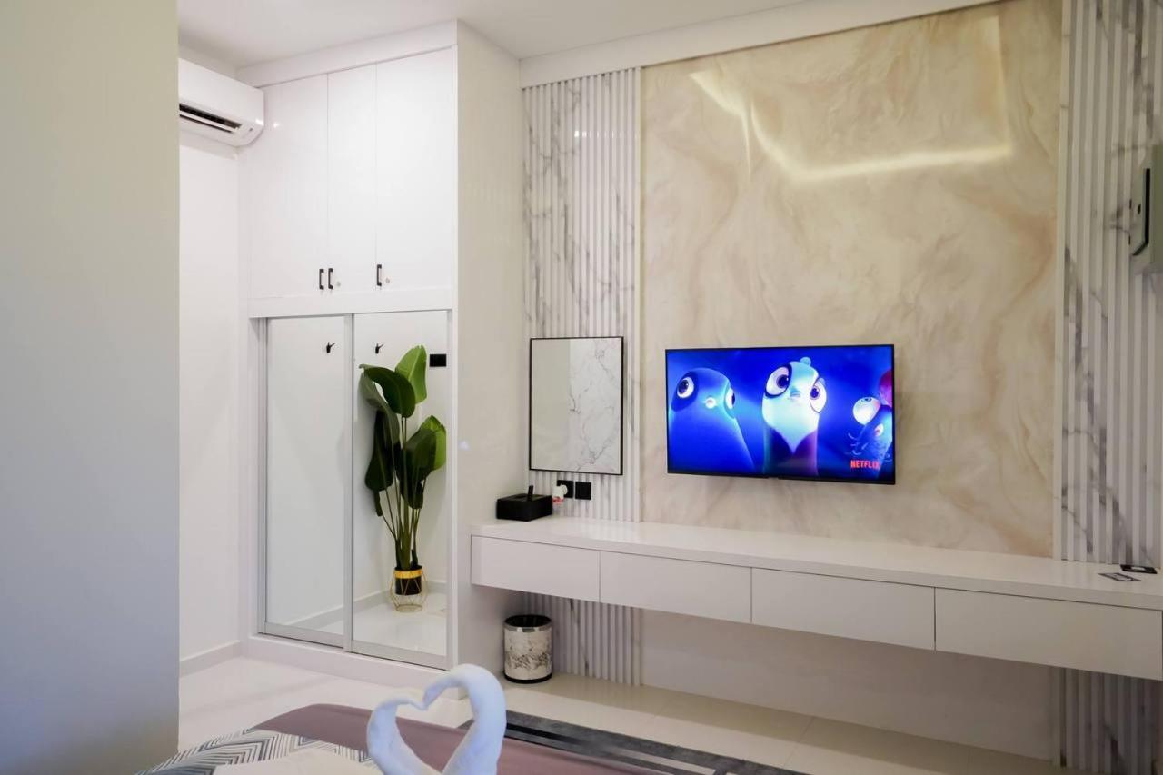 Auranad Tinyhouse Bandar Tanah Merah Wifi Netflix Buitenkant foto