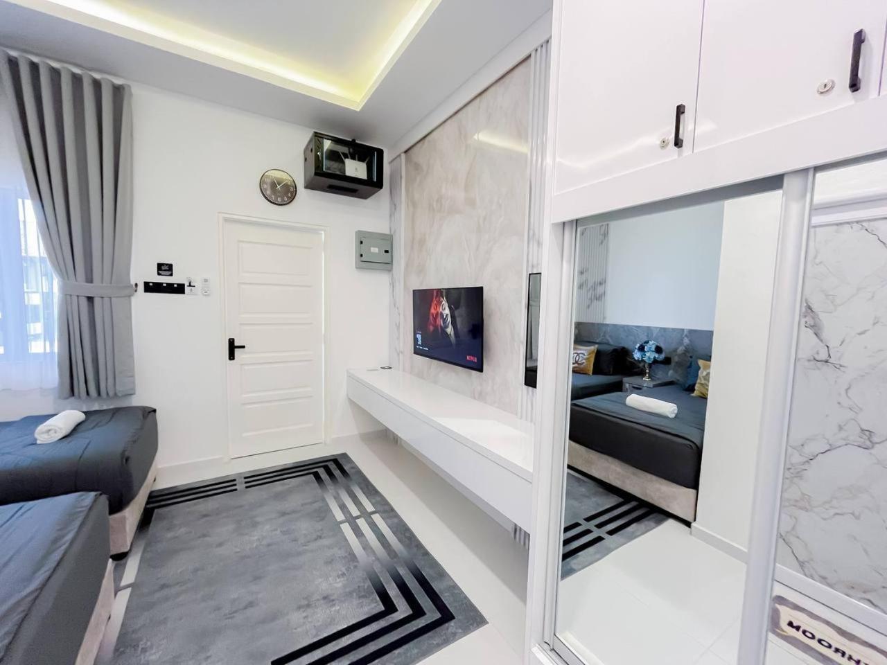 Auranad Tinyhouse Bandar Tanah Merah Wifi Netflix Buitenkant foto